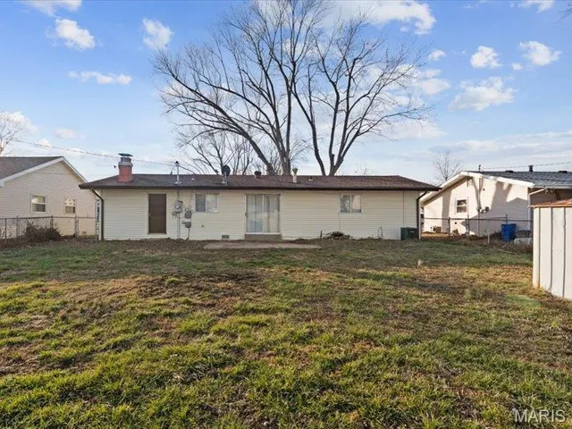 $159,900 | 6104 Old Collinsville Road, Fairview Heights, IL 62208
