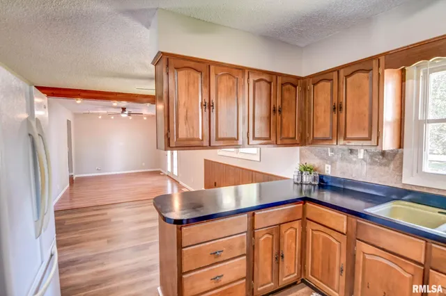 $189,900 | 207 Kemmerer Street, Assumption, IL 62510