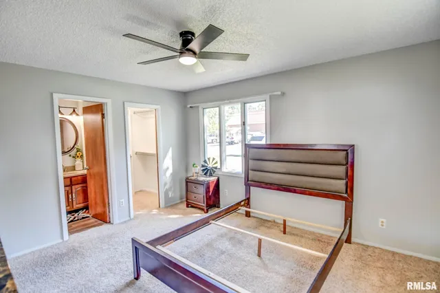 $189,900 | 207 Kemmerer Street, Assumption, IL 62510