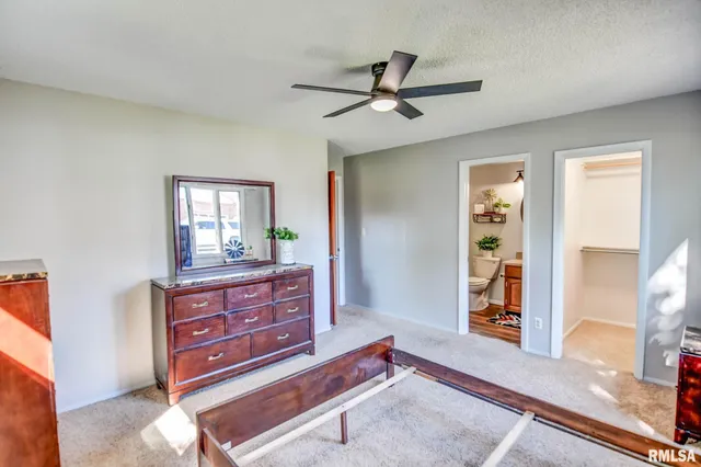 $189,900 | 207 Kemmerer Street, Assumption, IL 62510