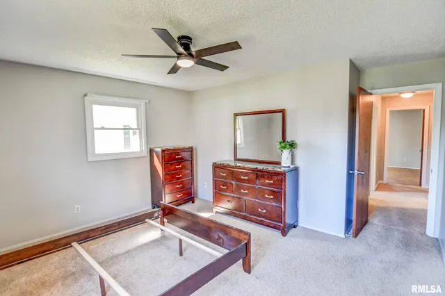 $189,900 | 207 Kemmerer Street, Assumption, IL 62510