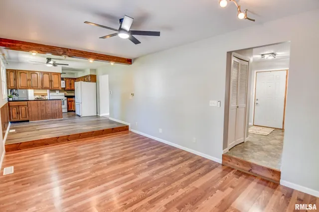 $189,900 | 207 Kemmerer Street, Assumption, IL 62510