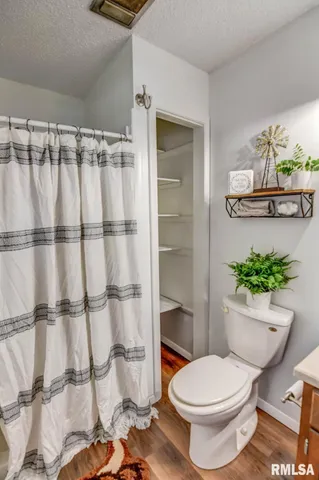 $189,900 | 207 Kemmerer Street, Assumption, IL 62510