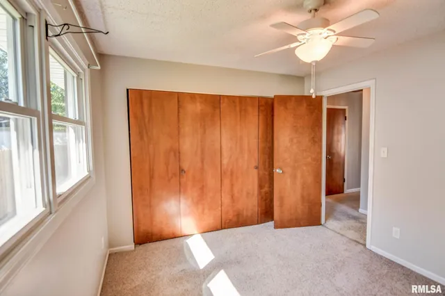 $189,900 | 207 Kemmerer Street, Assumption, IL 62510