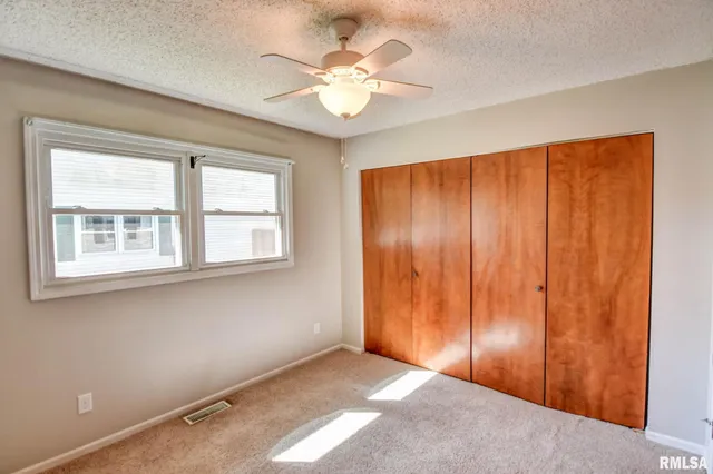 $189,900 | 207 Kemmerer Street, Assumption, IL 62510