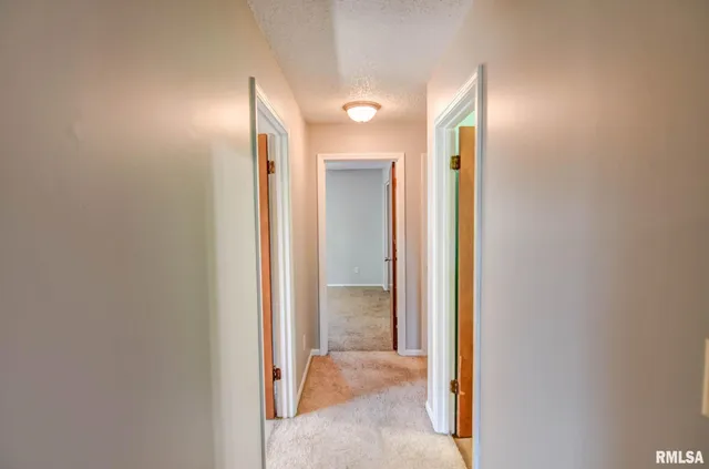 $189,900 | 207 Kemmerer Street, Assumption, IL 62510