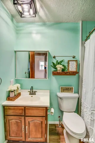 $189,900 | 207 Kemmerer Street, Assumption, IL 62510