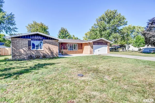 $189,900 | 207 Kemmerer Street, Assumption, IL 62510