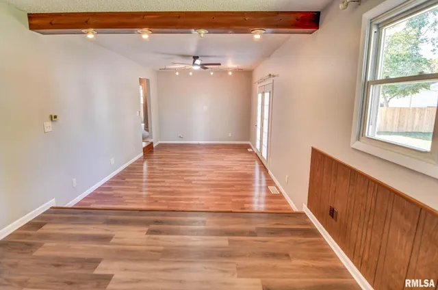 $189,900 | 207 Kemmerer Street, Assumption, IL 62510