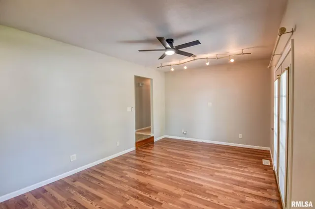 $189,900 | 207 Kemmerer Street, Assumption, IL 62510