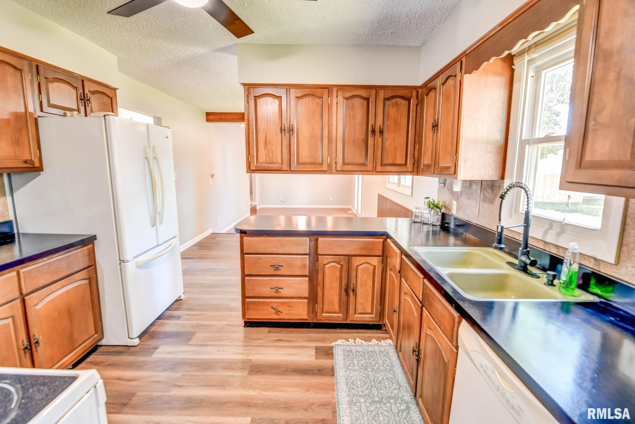 207 Kemmerer Street Assumption, IL 62510 - Photo 6 of 46