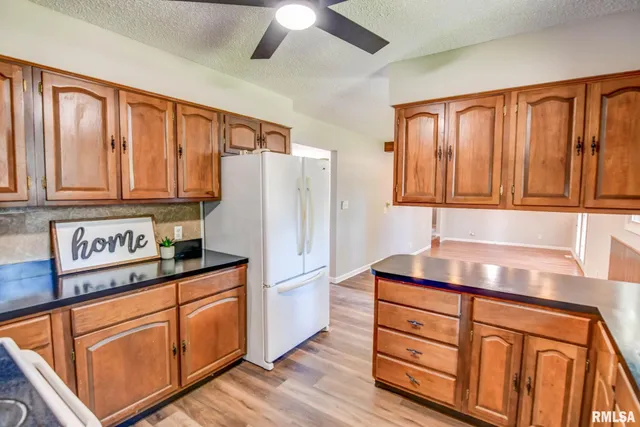 $189,900 | 207 Kemmerer Street, Assumption, IL 62510