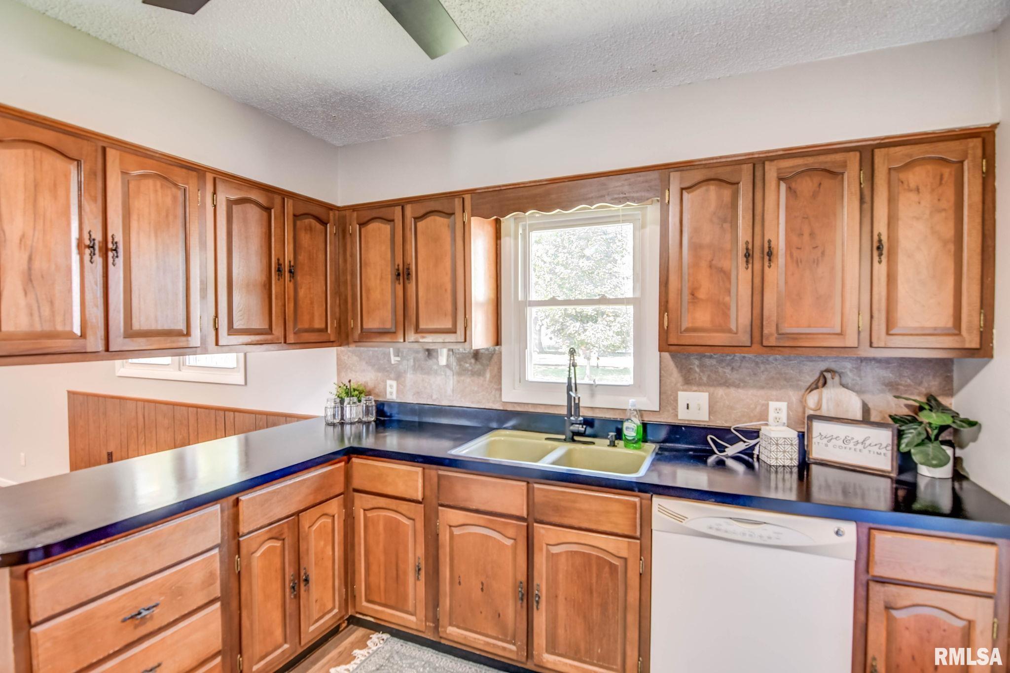 207 Kemmerer Street Assumption, IL 62510 - Photo 9 of 46