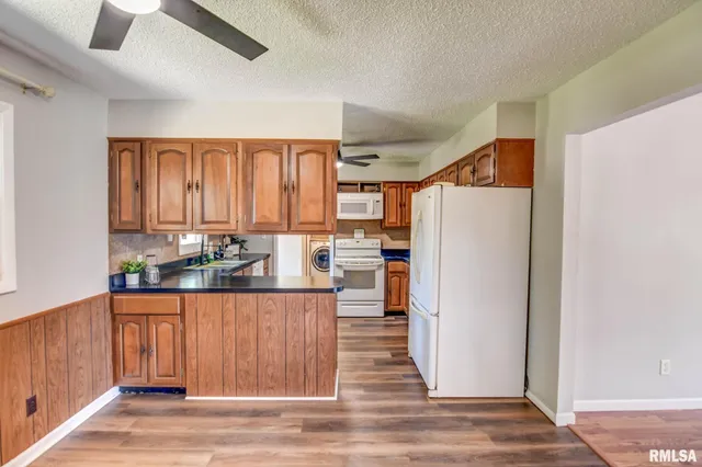 $189,900 | 207 Kemmerer Street, Assumption, IL 62510