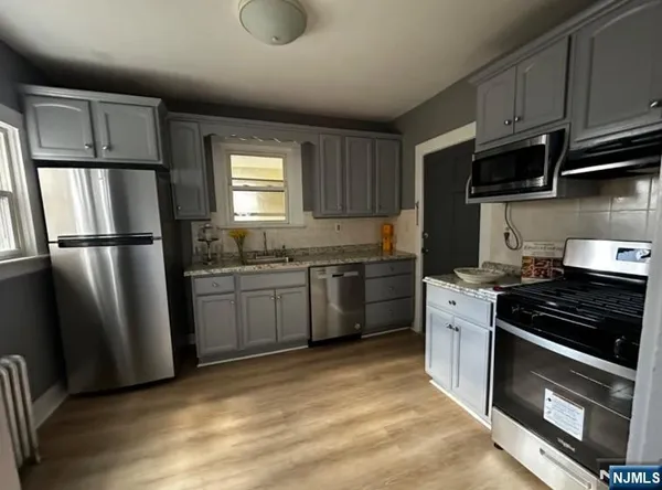 $2,900 | 46 Elmwood Avenue, Montclair, NJ 07042