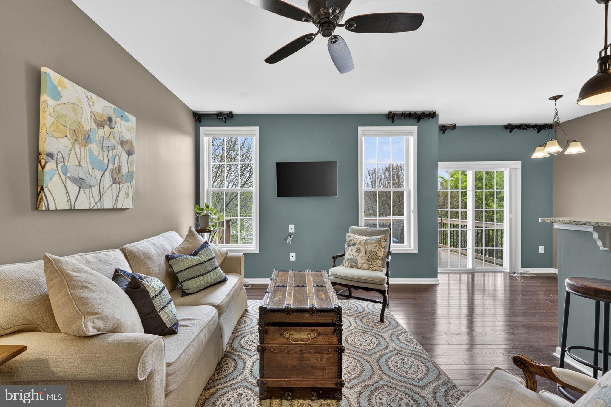 206 Croft Square Purcellville, VA 20132 - Photo 5 of 66 Living room