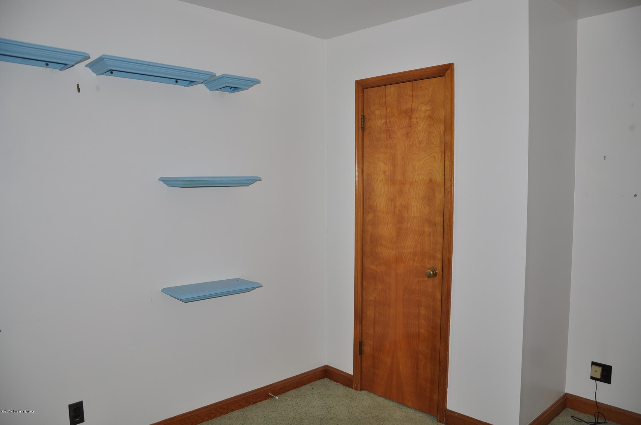 4002 Valley Station Road Louisville, KY 40272 - Photo 7 of 44 DSC_0394