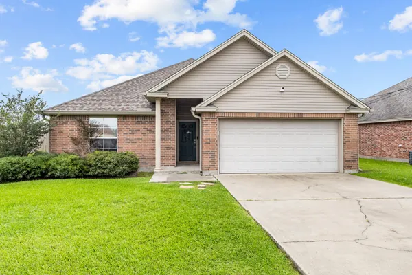 $270,000 | 5660 South Samantha Lane Lake, Lumberton, TX 77657