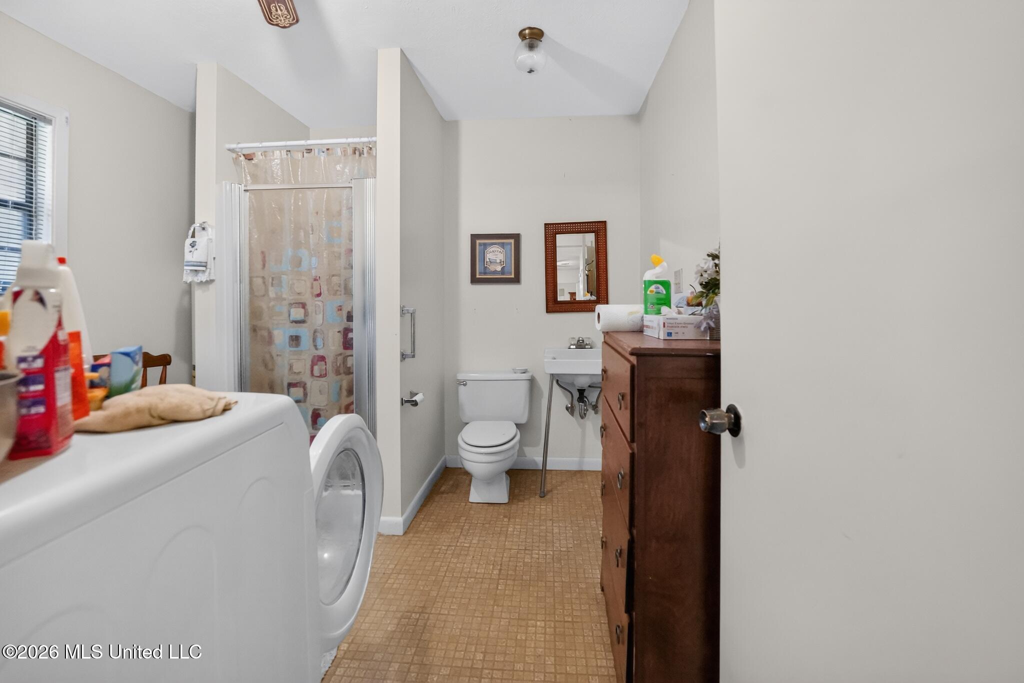 6077 McRaven Road Jackson, MS 39209 - Photo 26 of 34 36_6077_McRaven_Rd-Bathroom-9176