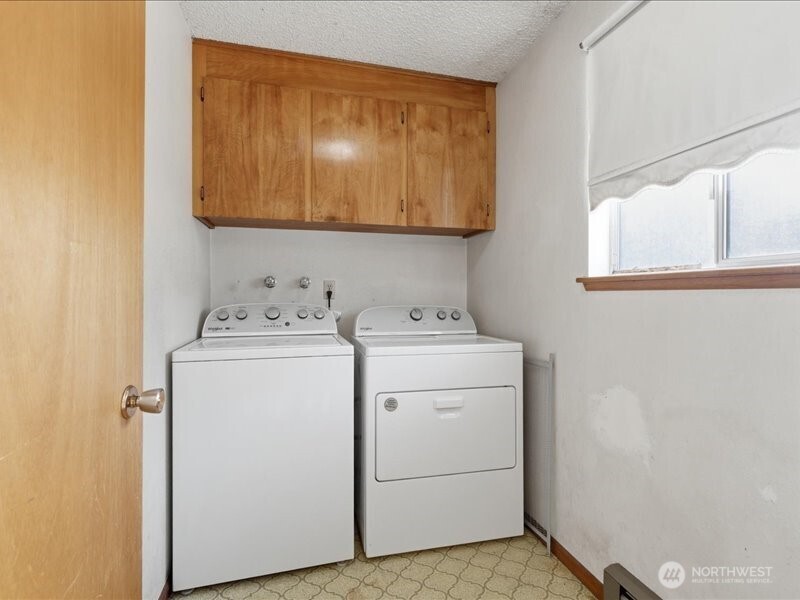 702 West Ridge Drive Omak, WA 98841 - Photo 12 of 26 a utility room with dryer and washer