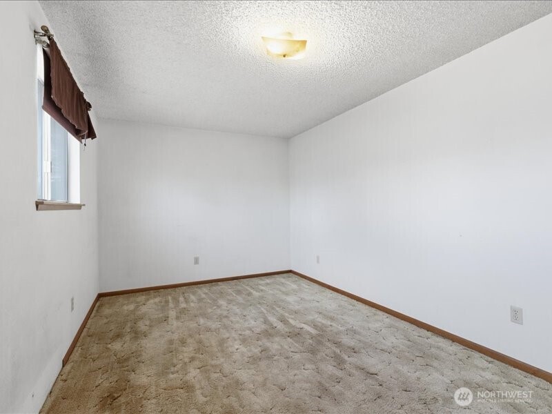 702 West Ridge Drive Omak, WA 98841 - Photo 15 of 26 a view of room