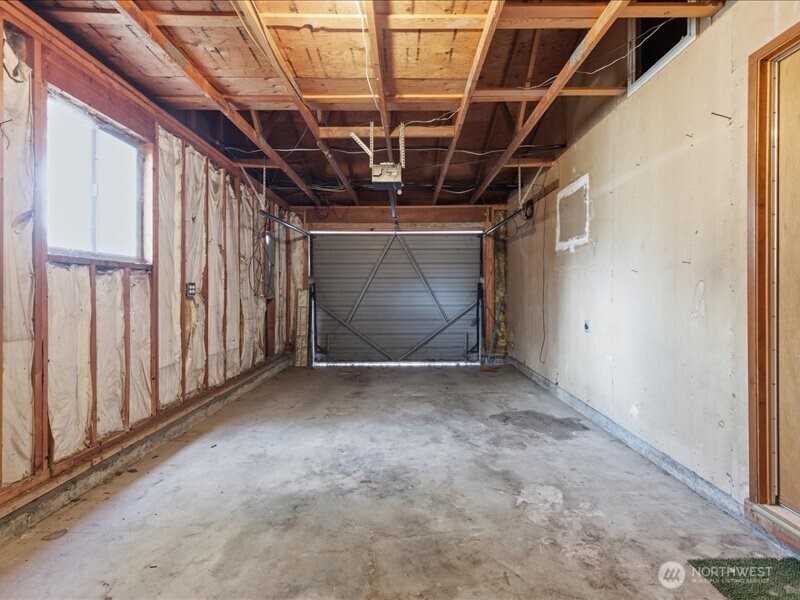 702 West Ridge Drive Omak, WA 98841 - Photo 19 of 26 a view of empty room with windows