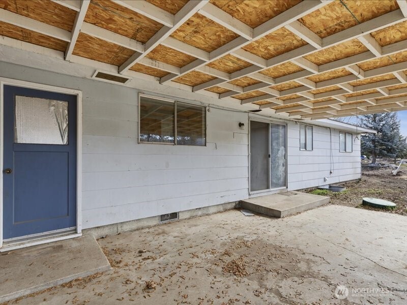 702 West Ridge Drive Omak, WA 98841 - Photo 22 of 26 a view of garage