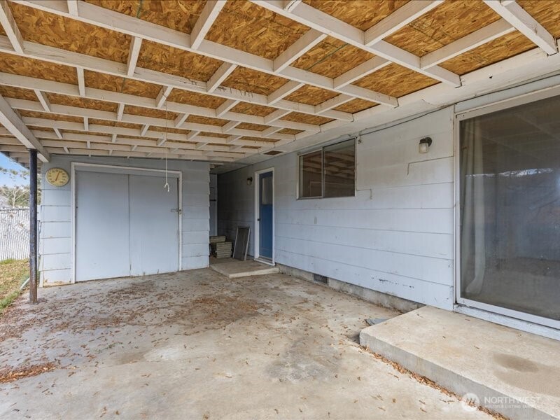 702 West Ridge Drive Omak, WA 98841 - Photo 23 of 26 a view of a big room with wooden cabinet