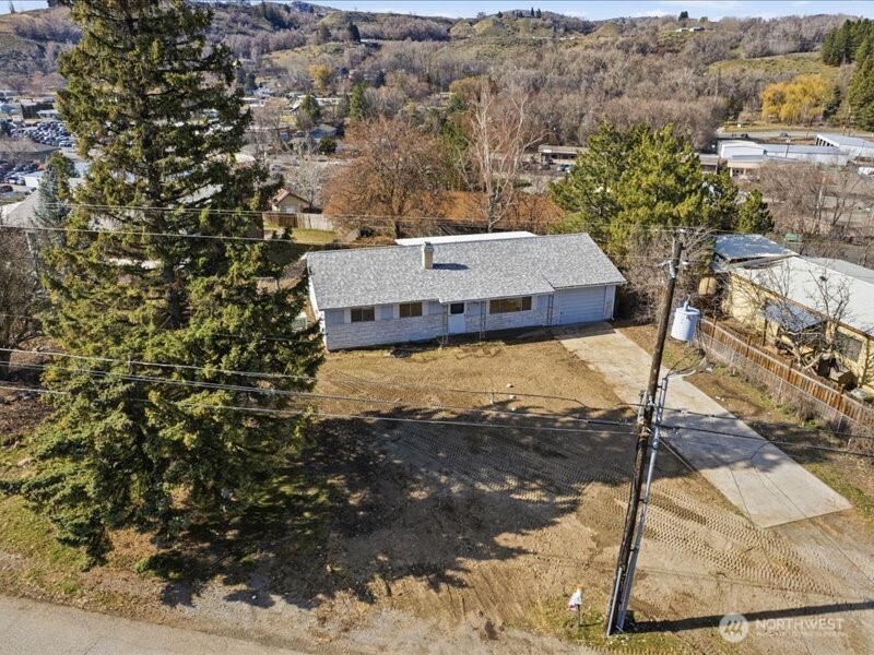 702 West Ridge Drive Omak, WA 98841 - Photo 24 of 26 a view of a house with a yard