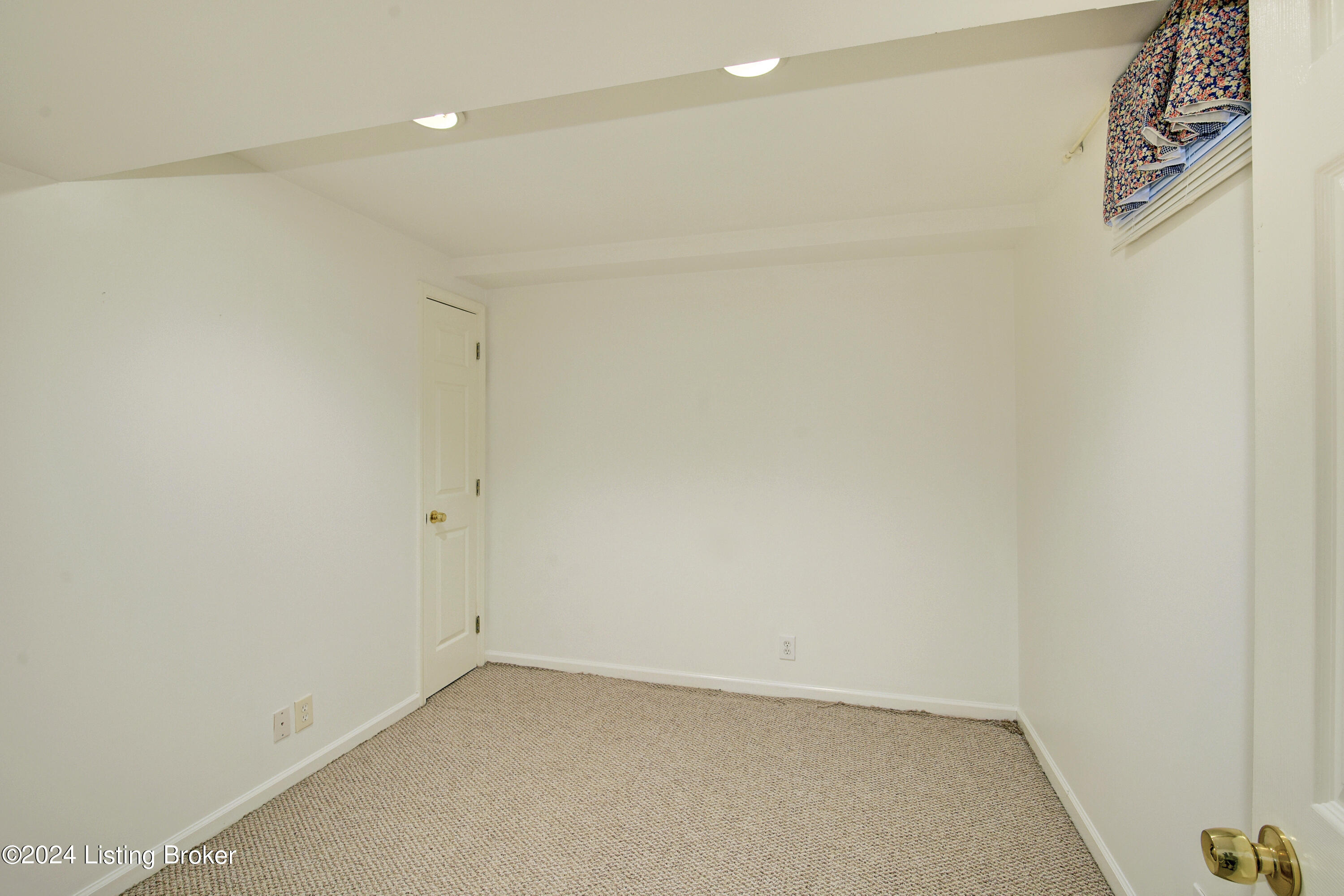 8906 Lippincott Road Louisville, KY 40222 - Photo 31 of 38 Finished Space in Basement