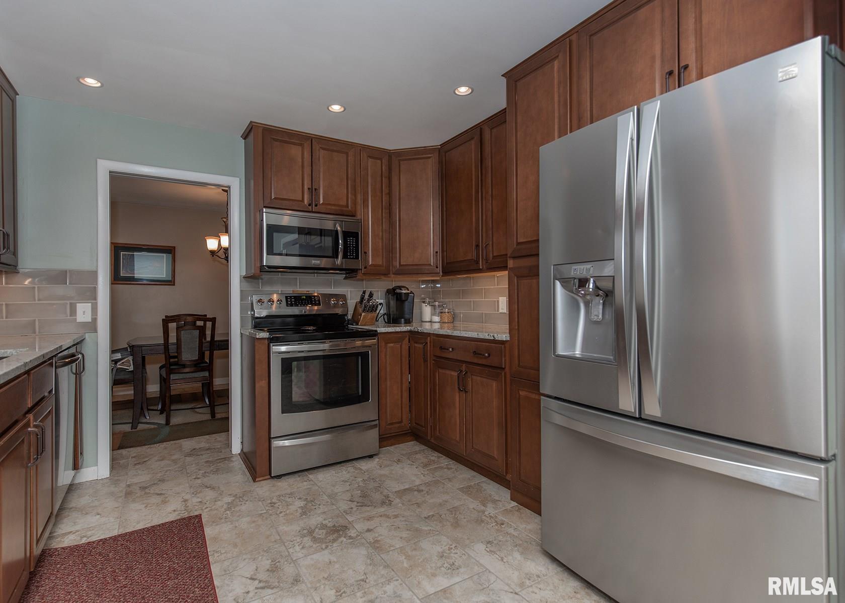2867 Fairhaven Road Davenport, IA 52803 - Photo 11 of 30 Gallery Image 11
