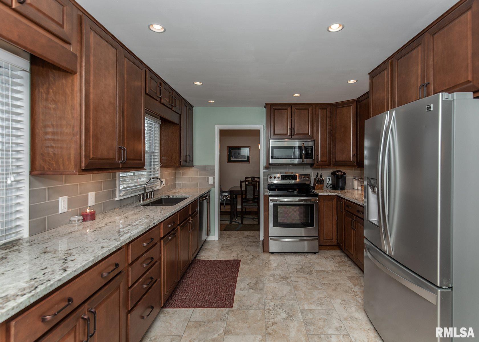 2867 Fairhaven Road Davenport, IA 52803 - Photo 12 of 30 Gallery Image 12