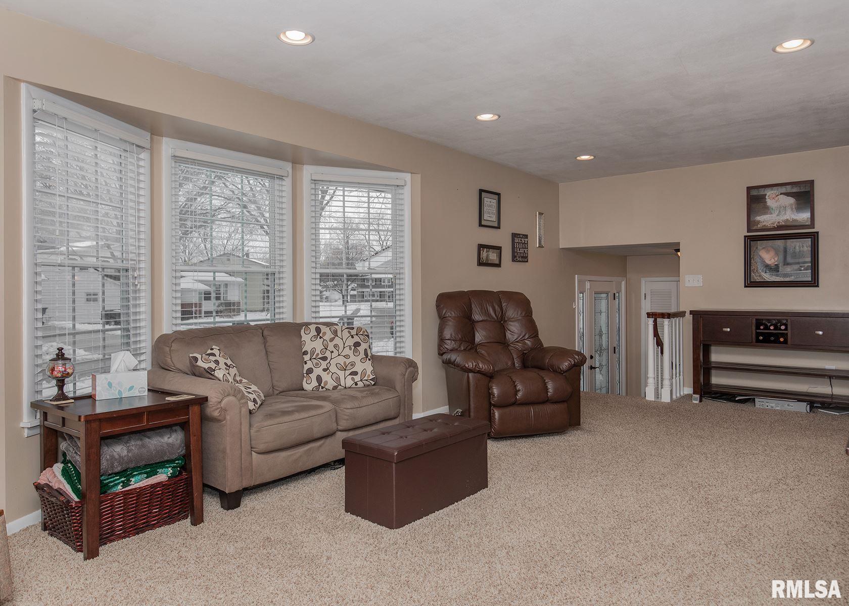 2867 Fairhaven Road Davenport, IA 52803 - Photo 4 of 30 Gallery Image 4