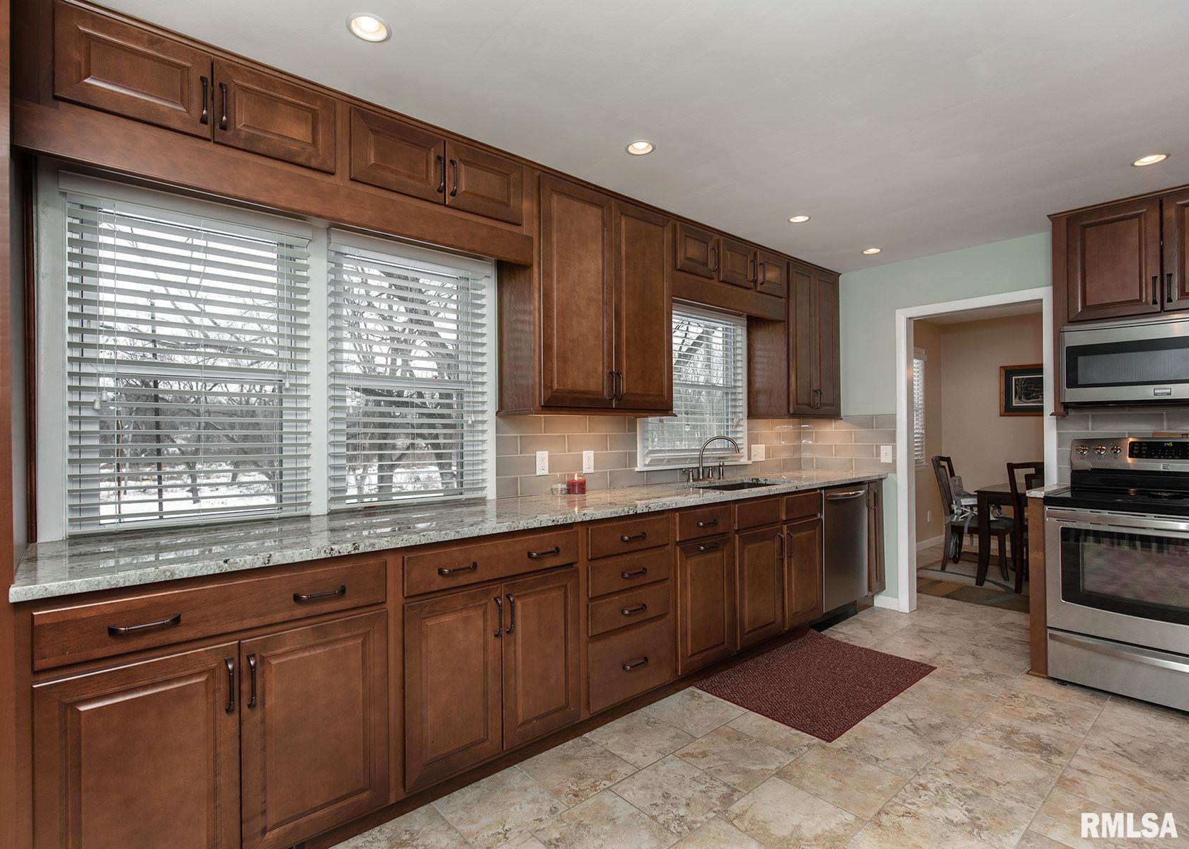 2867 Fairhaven Road Davenport, IA 52803 - Photo 10 of 30 Gallery Image 10
