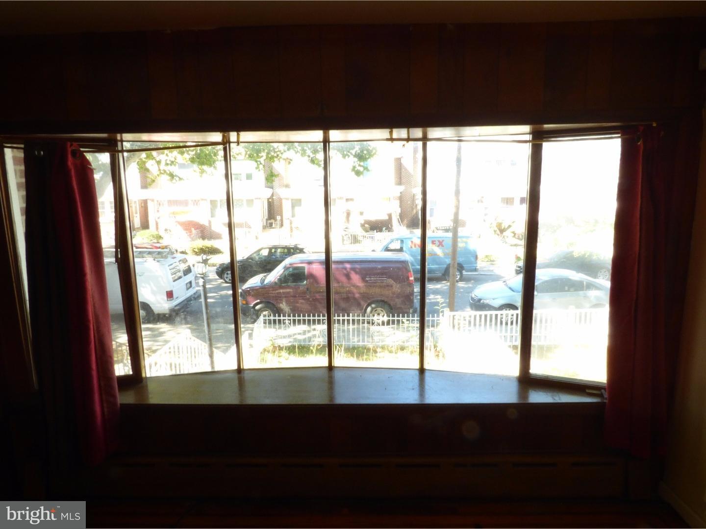 5639 Miriam Road Philadelphia, PA 19124 - Photo 4 of 5 Living Room