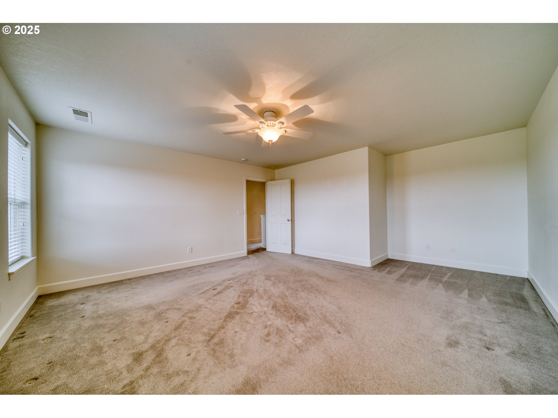 52036 Southeast Icenogle Loop Scappoose, OR 97056 - Photo 33 of 41 a view of an empty room with a ceiling fan