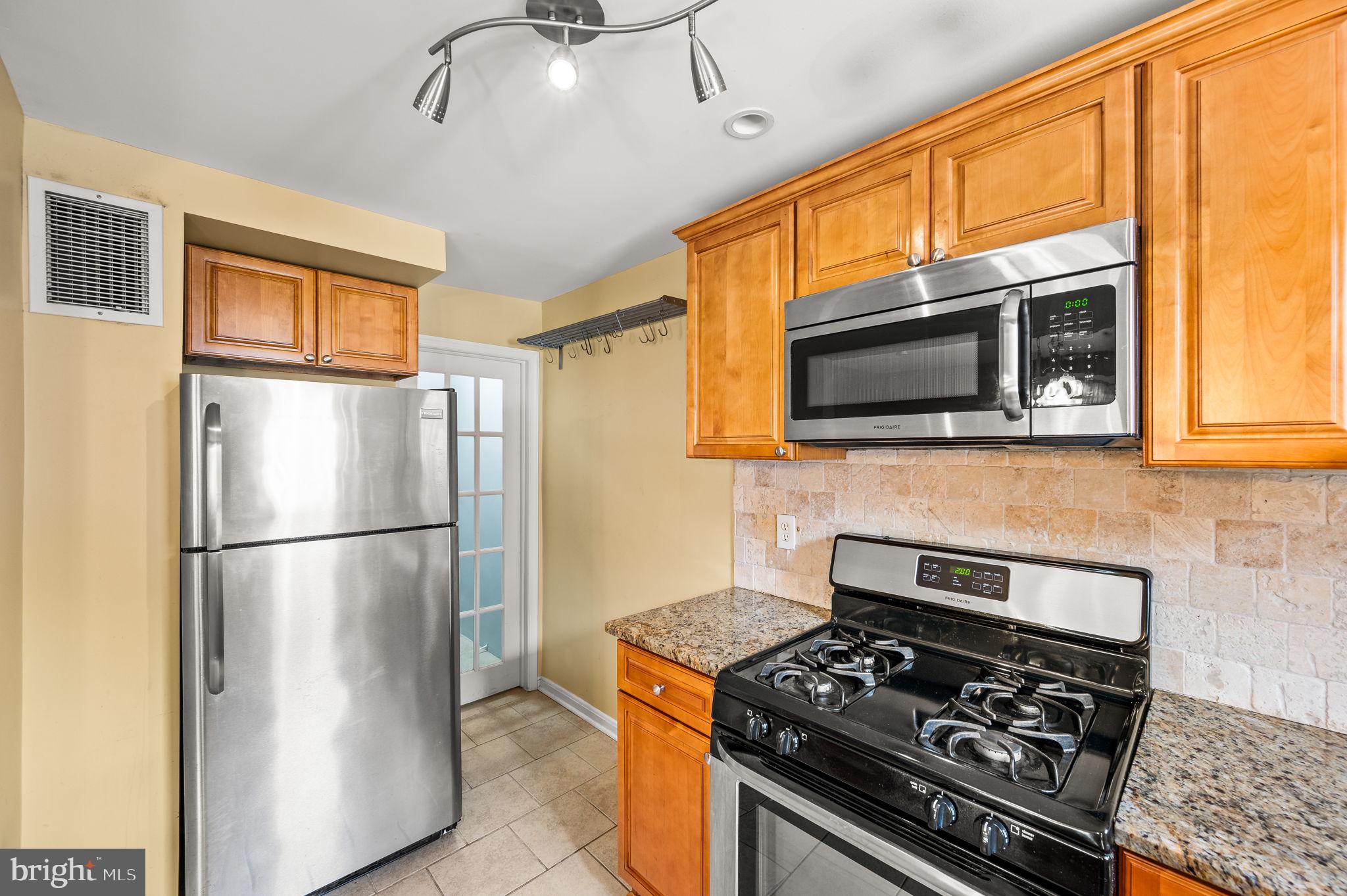 602 Braxton Road Ridley Park, PA 19078 - Photo 13 of 36 Granite Counters & Stainless Appliances