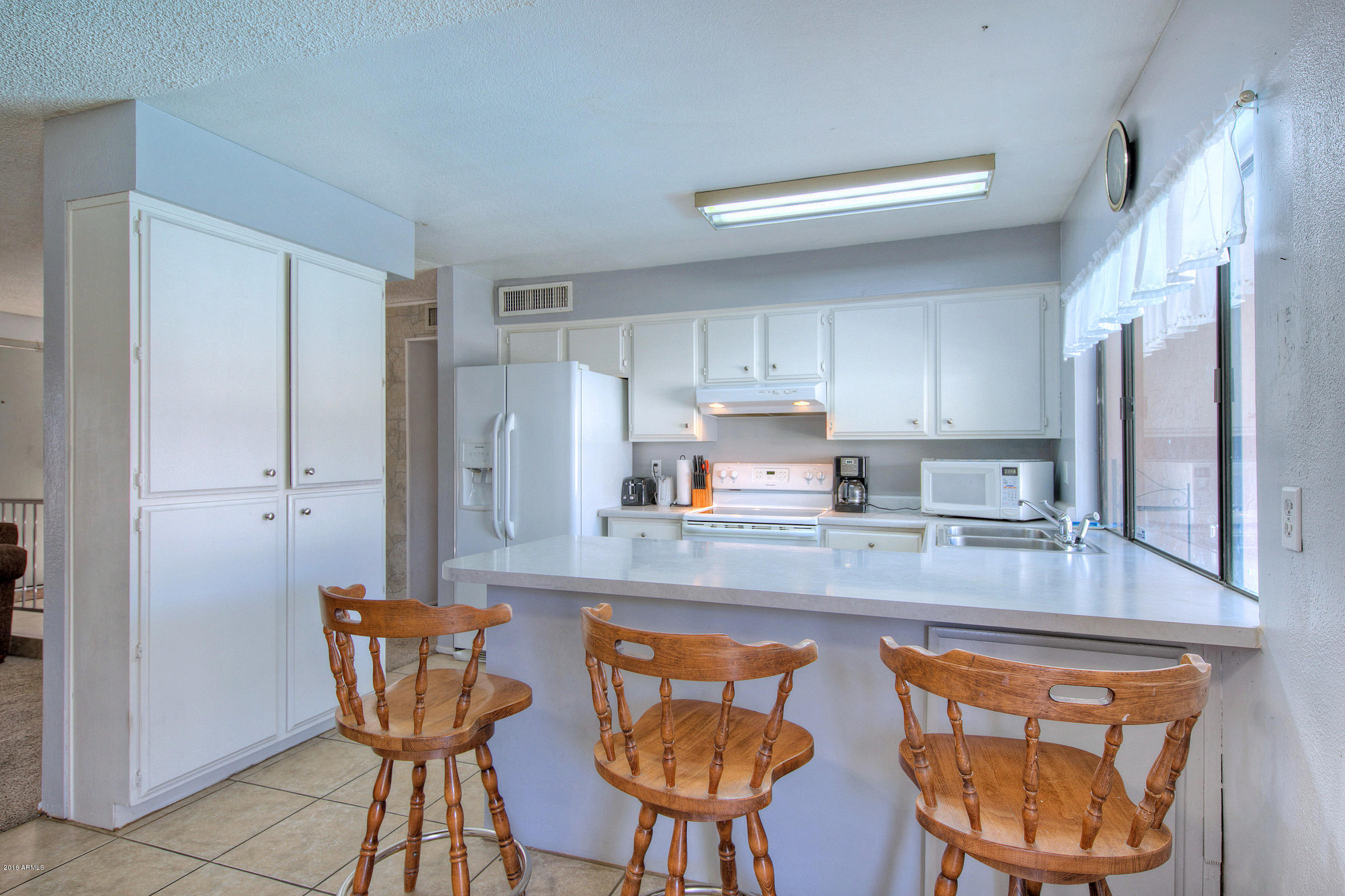 7152 West Merrell Street Phoenix, AZ 85033 - Photo 9 of 23 7152WMerrell009