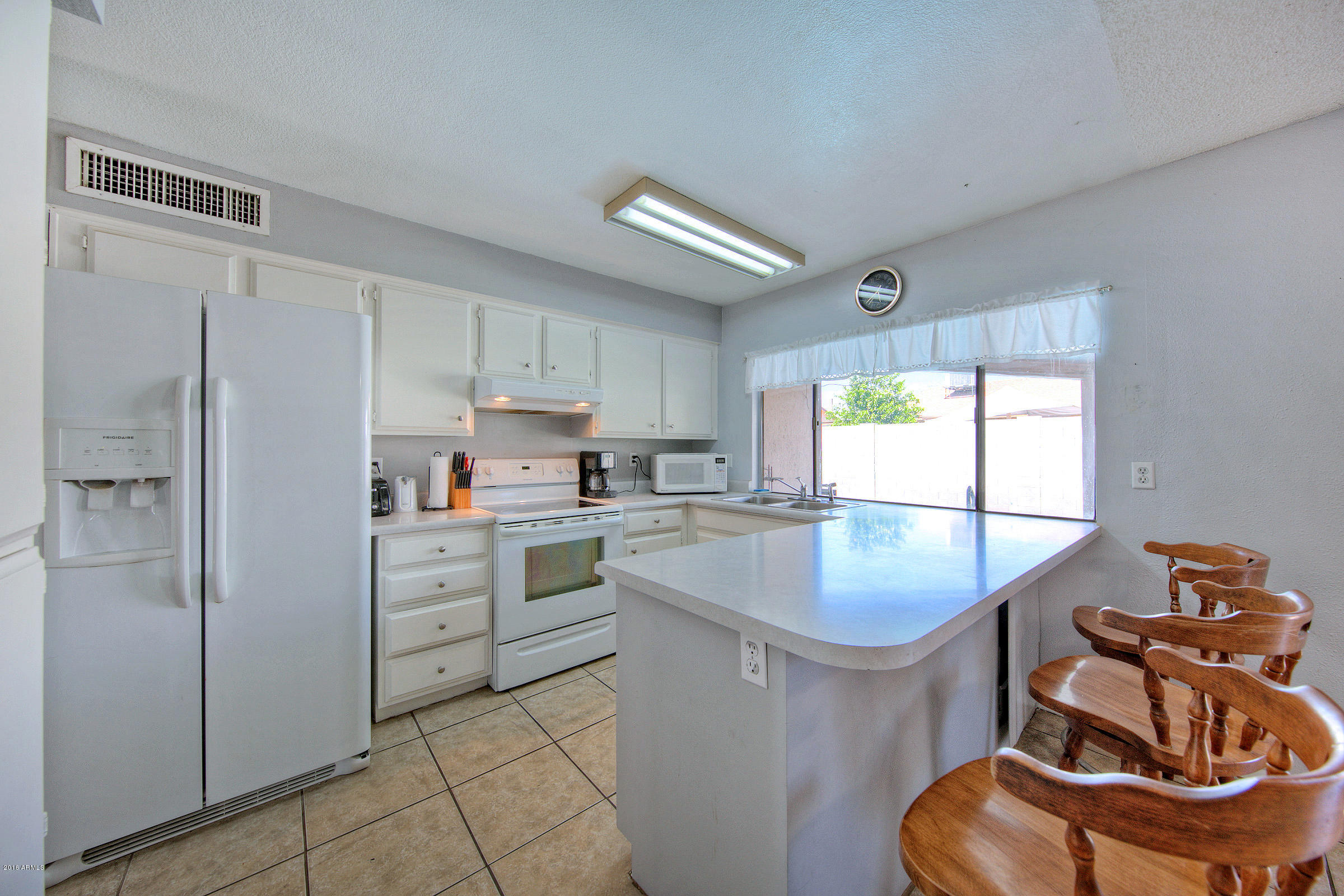 7152 West Merrell Street Phoenix, AZ 85033 - Photo 10 of 23 7152WMerrell010