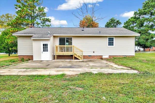 a view of a house with a big yard