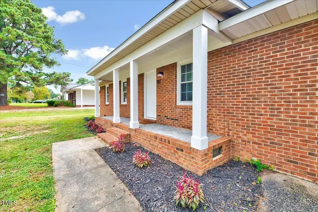 a view of a house with a backyard