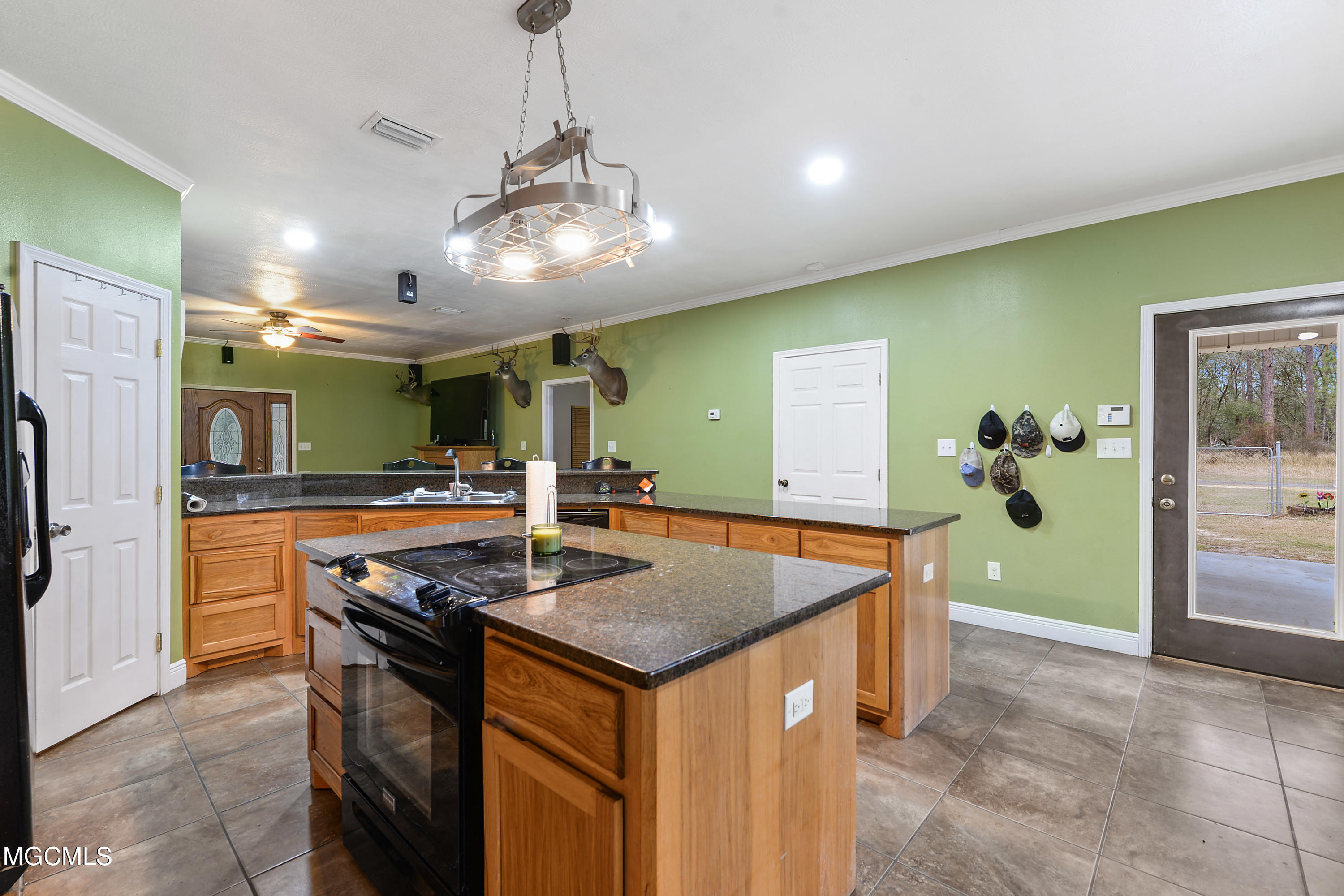 12630 Forts Lake Road Moss Point, MS 39562 - Photo 9 of 34 AE85D3E0-EAA8-4D08-A73D-E9CE35654DF5