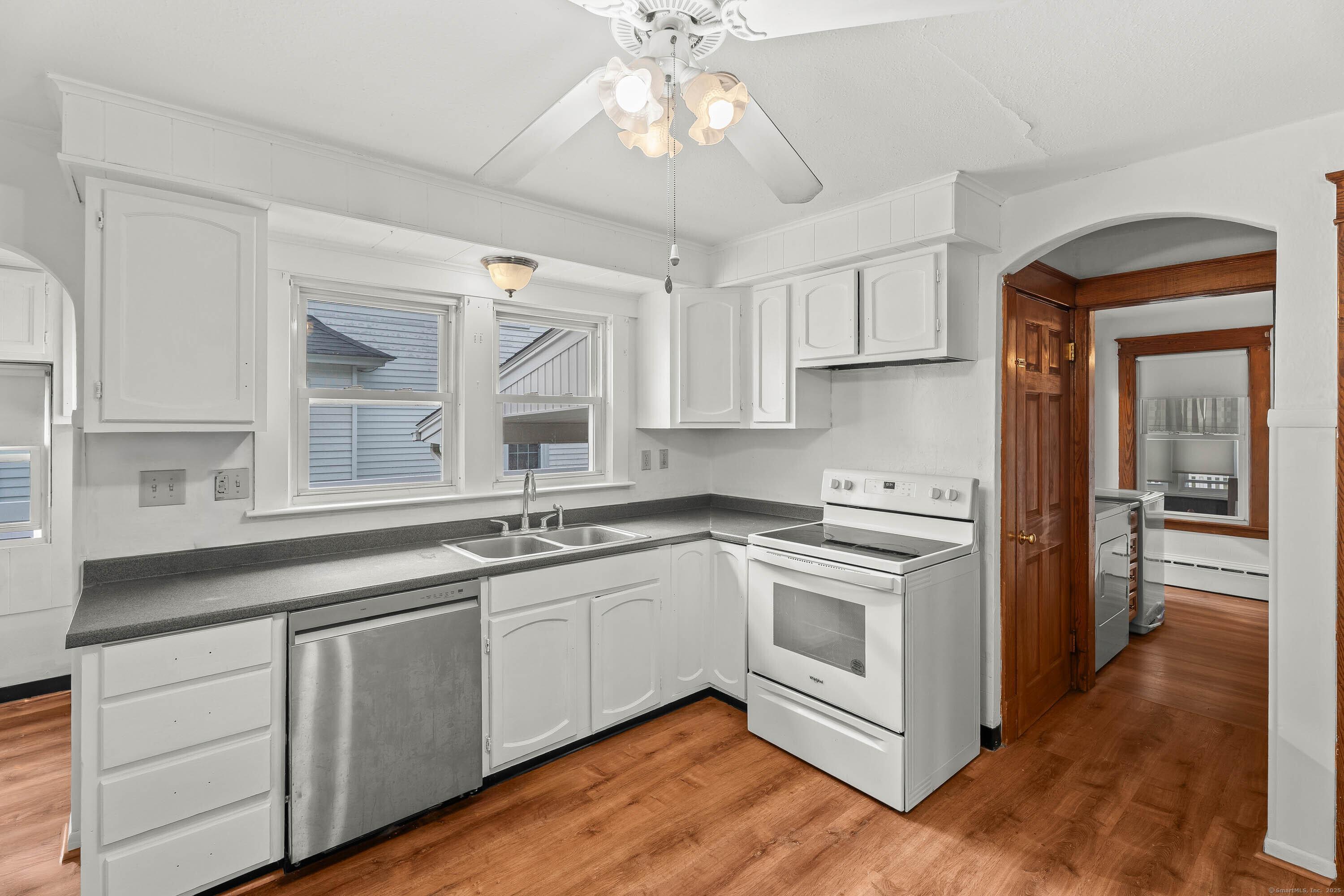 9 Virginia Avenue Enfield, CT 06082 - Photo 12 of 32