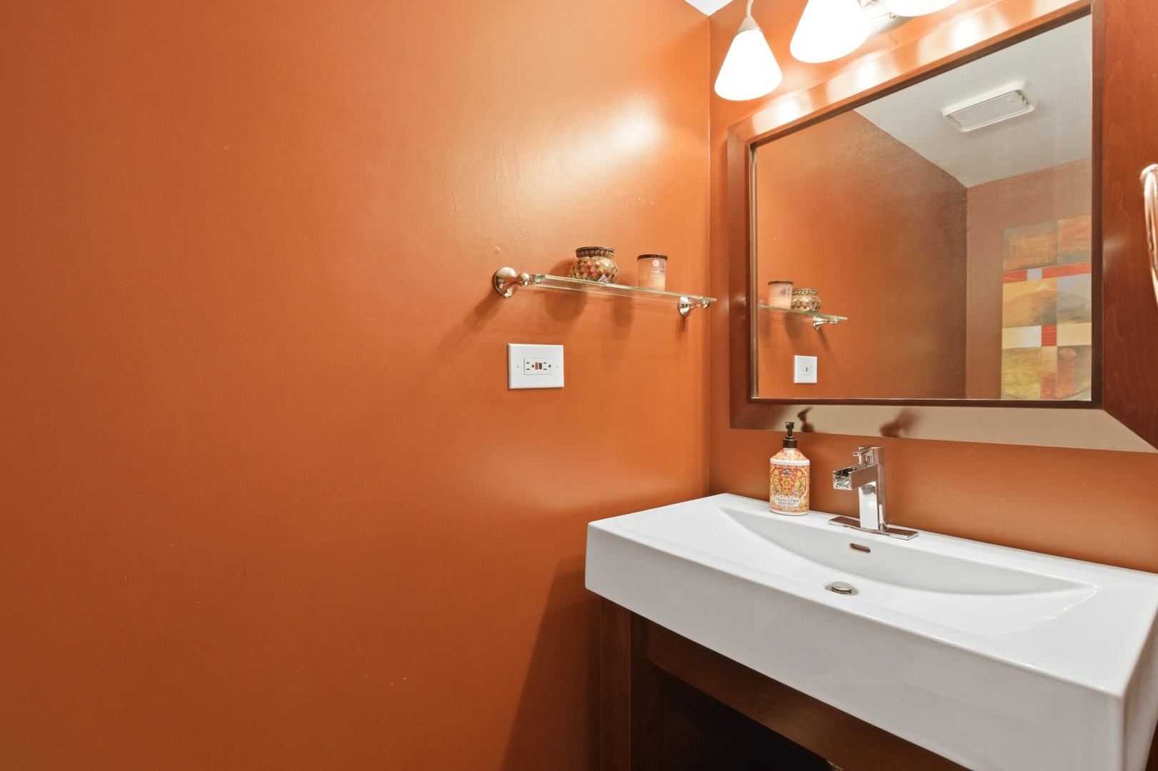 6900 Olde Gatehouse Road Tinley Park, IL 60477 - Photo 12 of 37 a bathroom with a sink and a mirror