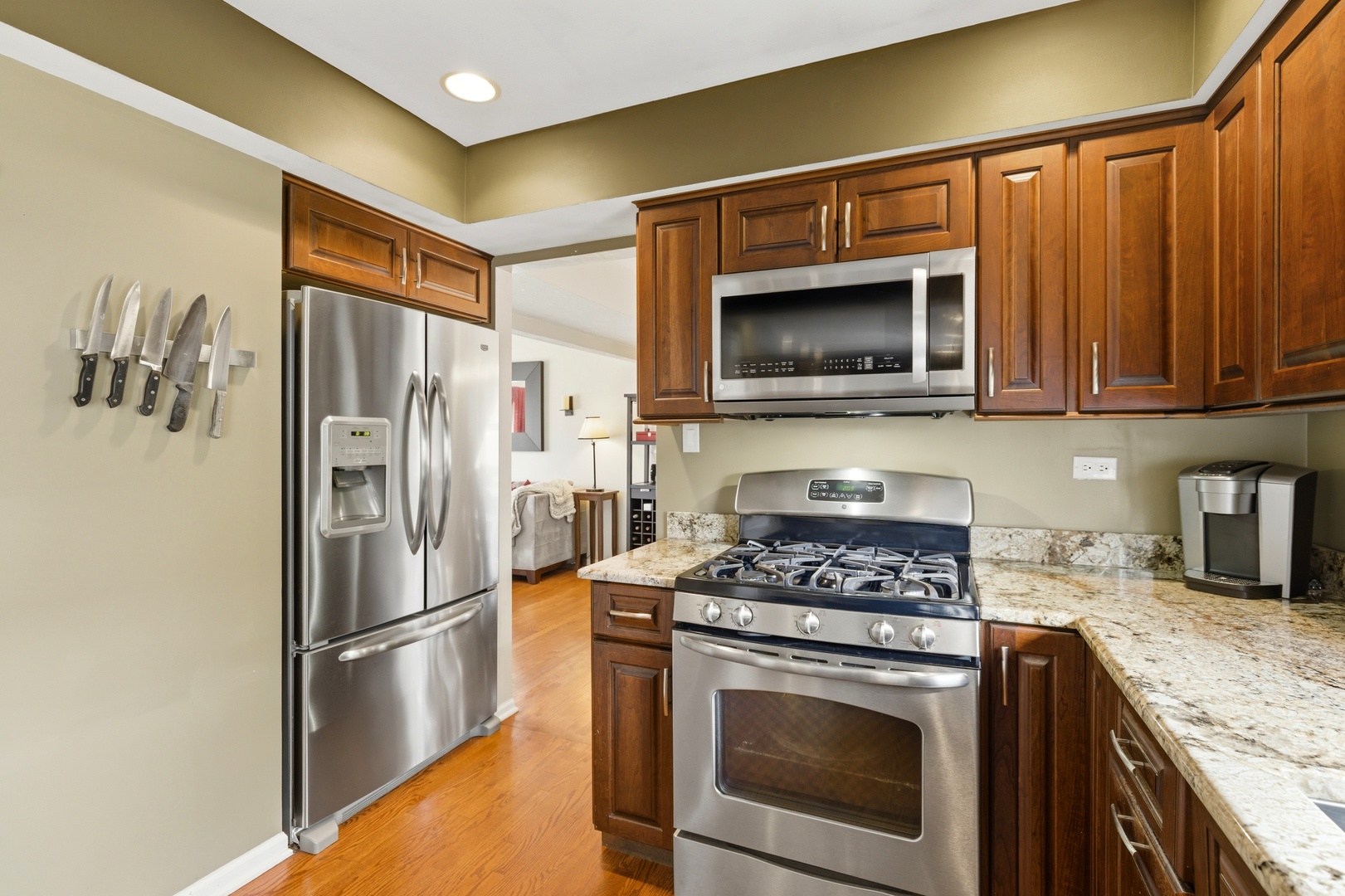 6900 Olde Gatehouse Road Tinley Park, IL 60477 - Photo 13 of 37 a kitchen with granite countertop a sink stove and refrigerator