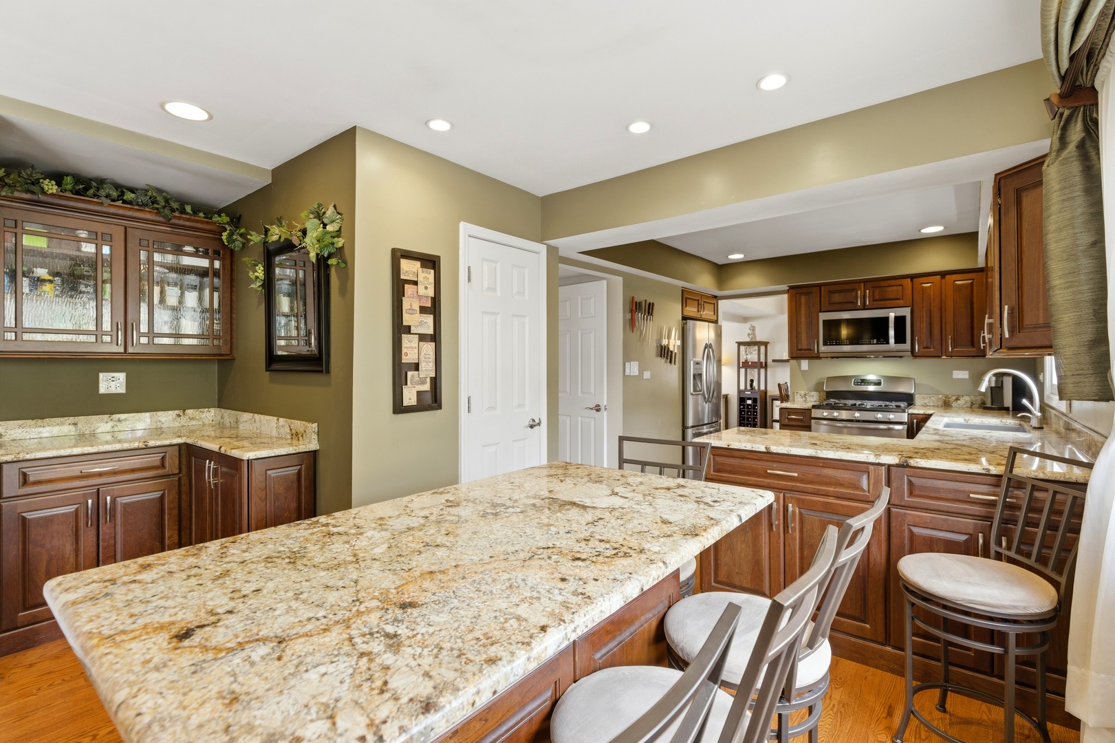 6900 Olde Gatehouse Road Tinley Park, IL 60477 - Photo 16 of 37 a kitchen with a stove a sink and a refrigerator