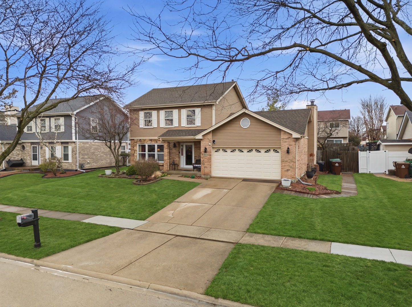 6900 Olde Gatehouse Road Tinley Park, IL 60477 - Photo 2 of 37 a front view of a house with a yard and garage