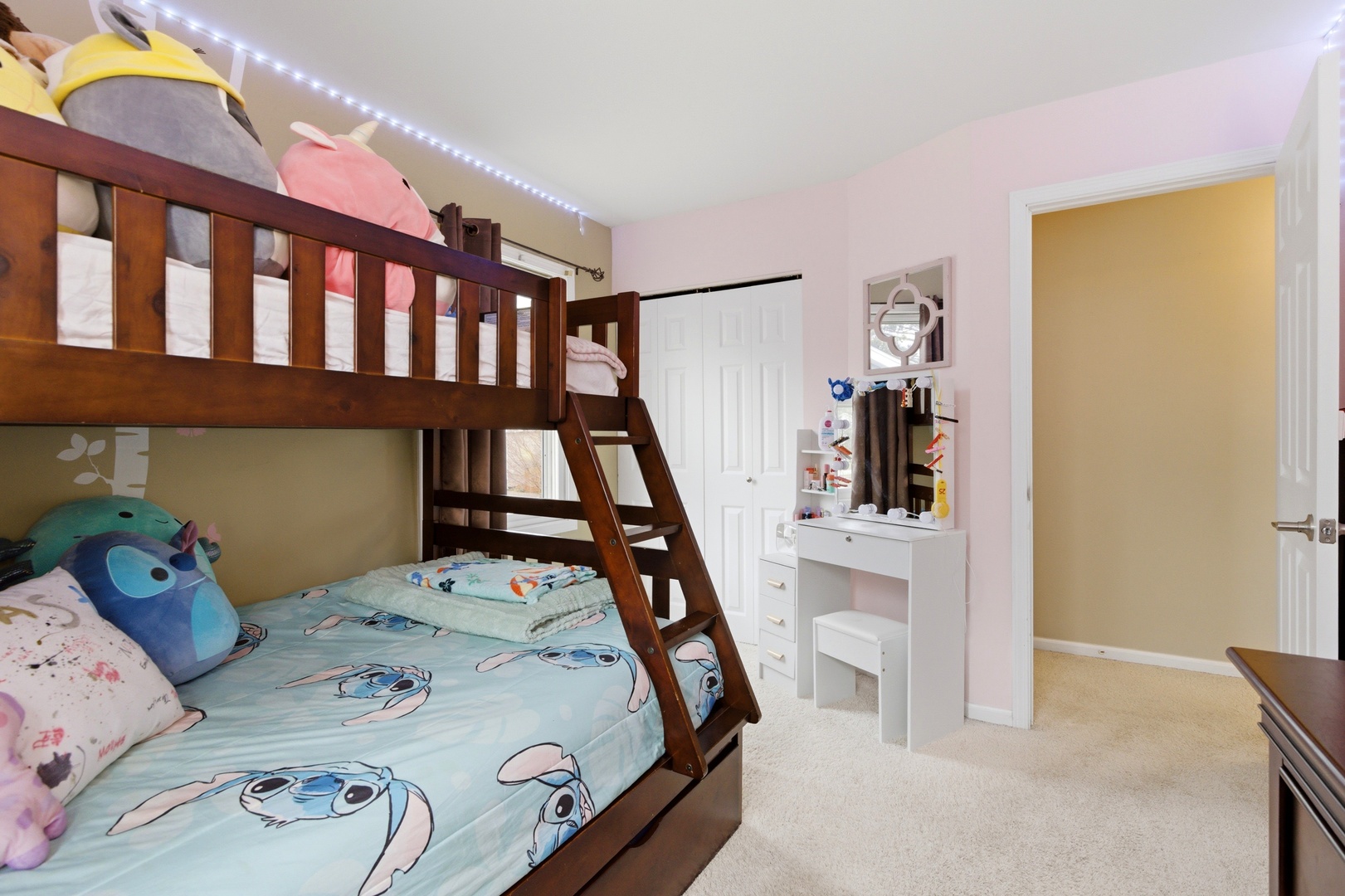 6900 Olde Gatehouse Road Tinley Park, IL 60477 - Photo 30 of 37 a bedroom with a bed and wooden floor