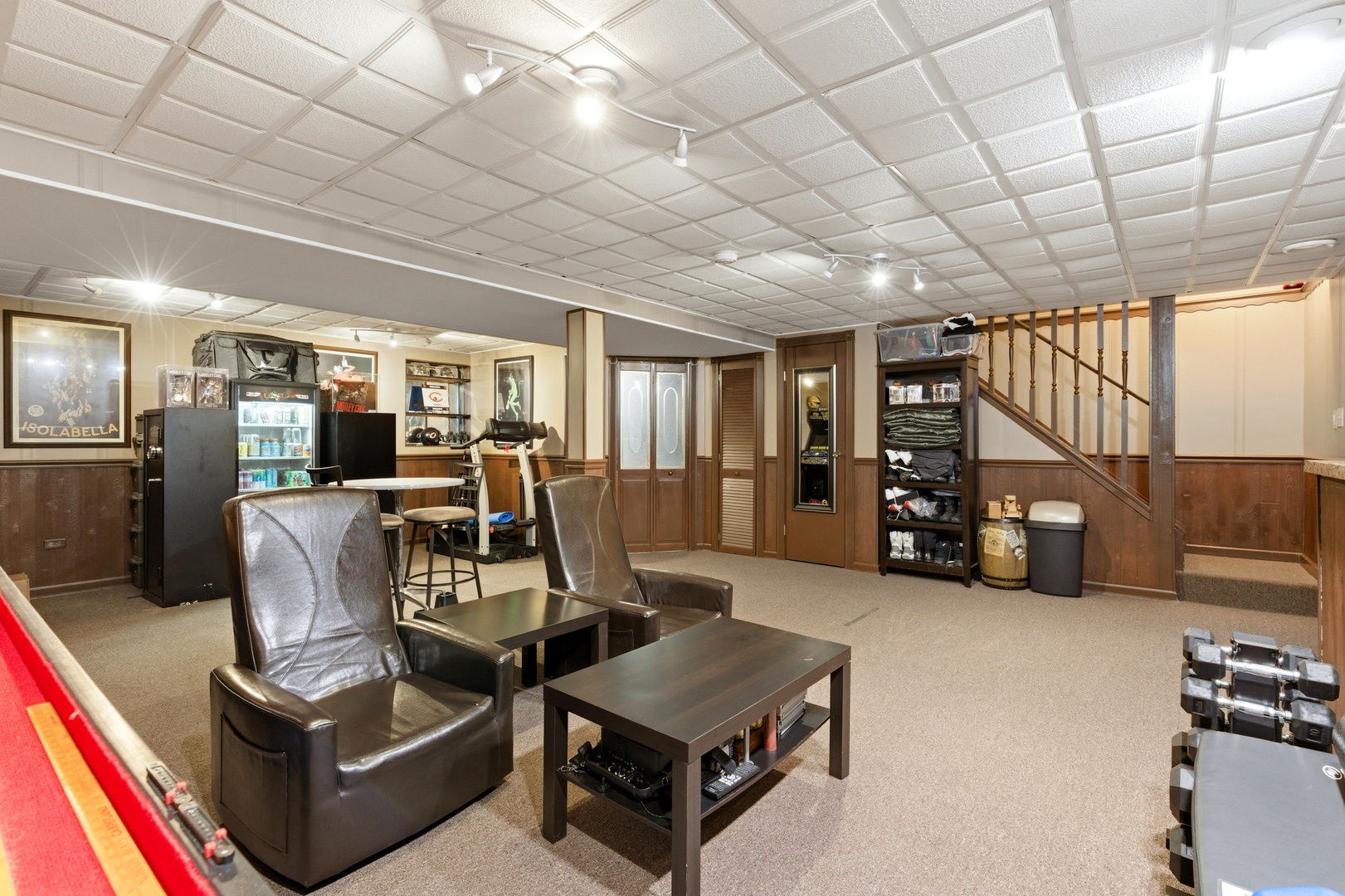 6900 Olde Gatehouse Road Tinley Park, IL 60477 - Photo 33 of 37 a living room with furniture and a flat screen tv