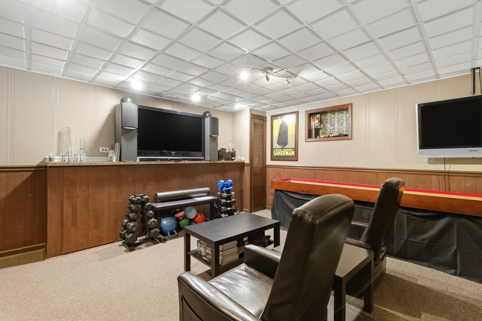 6900 Olde Gatehouse Road Tinley Park, IL 60477 - Photo 36 of 37 a view of a livingroom with furniture